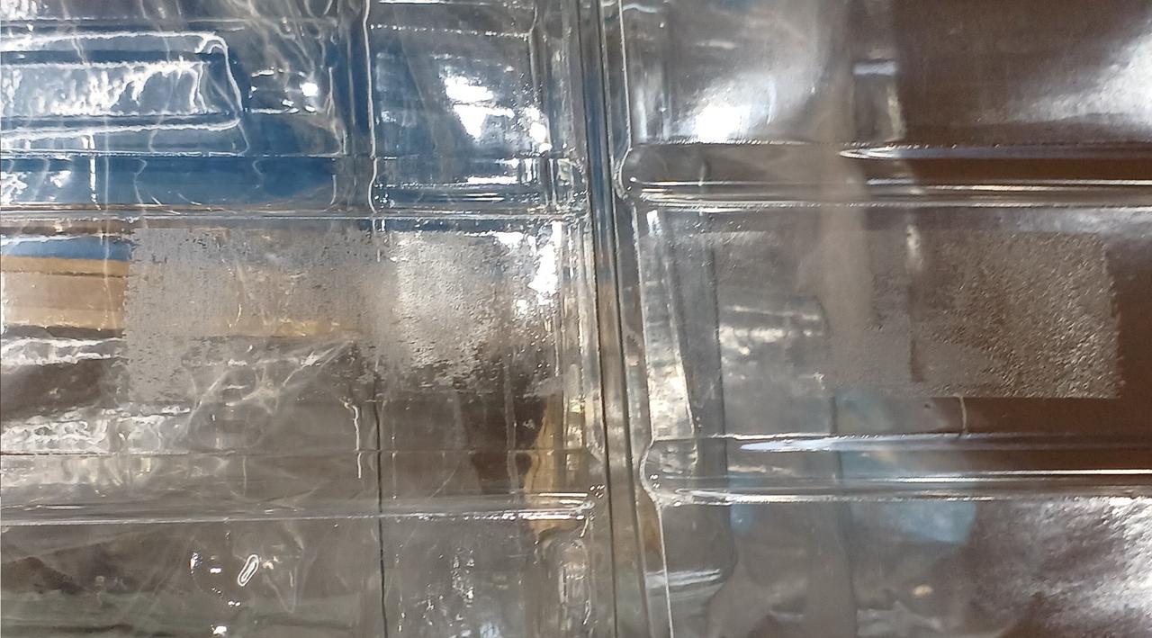 テープ跡があります。