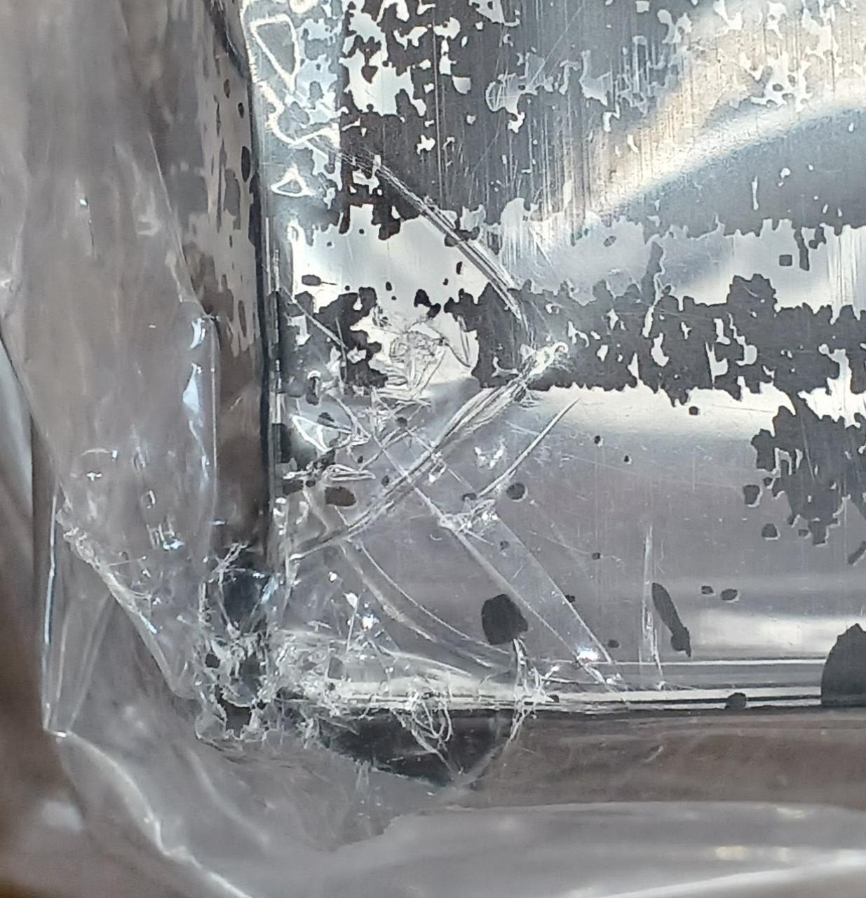 角のブリスタ一部破損しています。