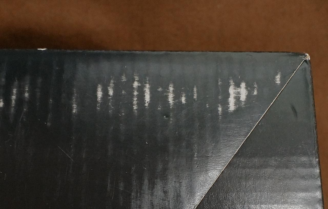 キズがあります。