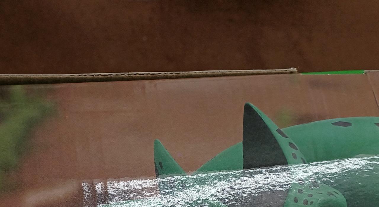 変形しています。