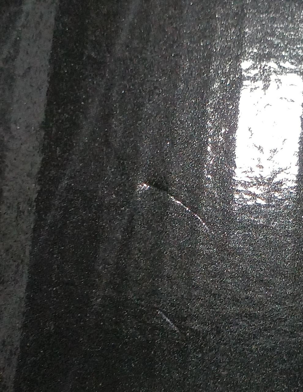 キズがあります。