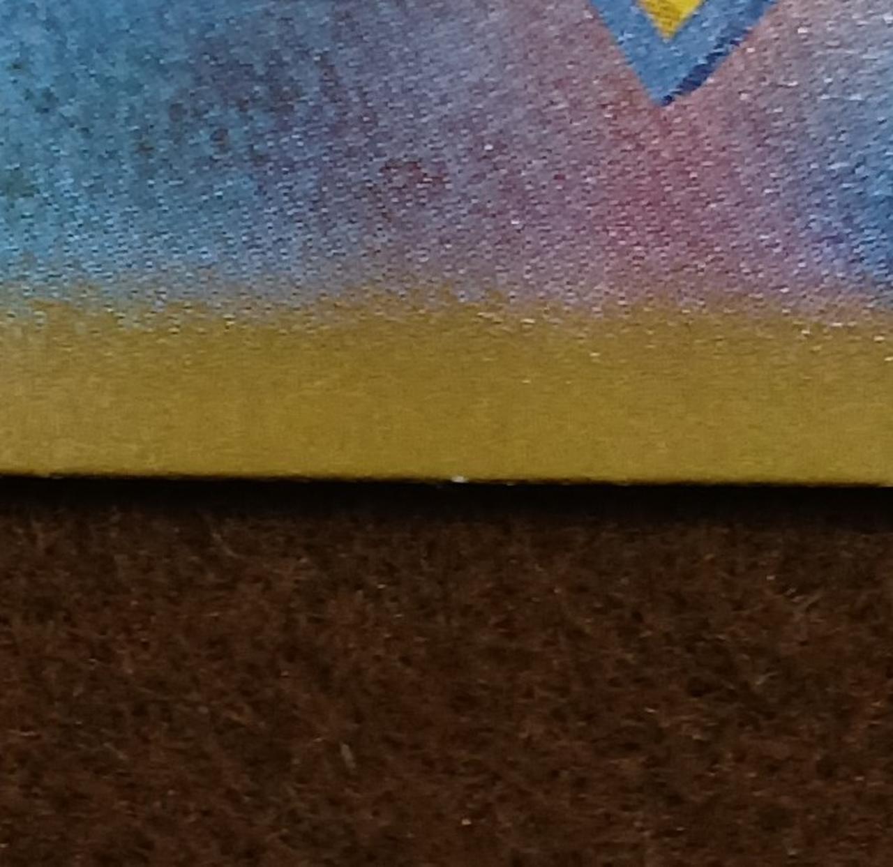 わずかな白欠けがあります。