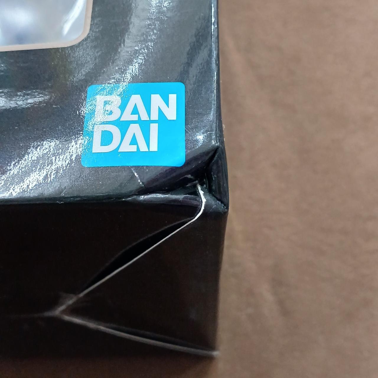 箱の角がつぶれています