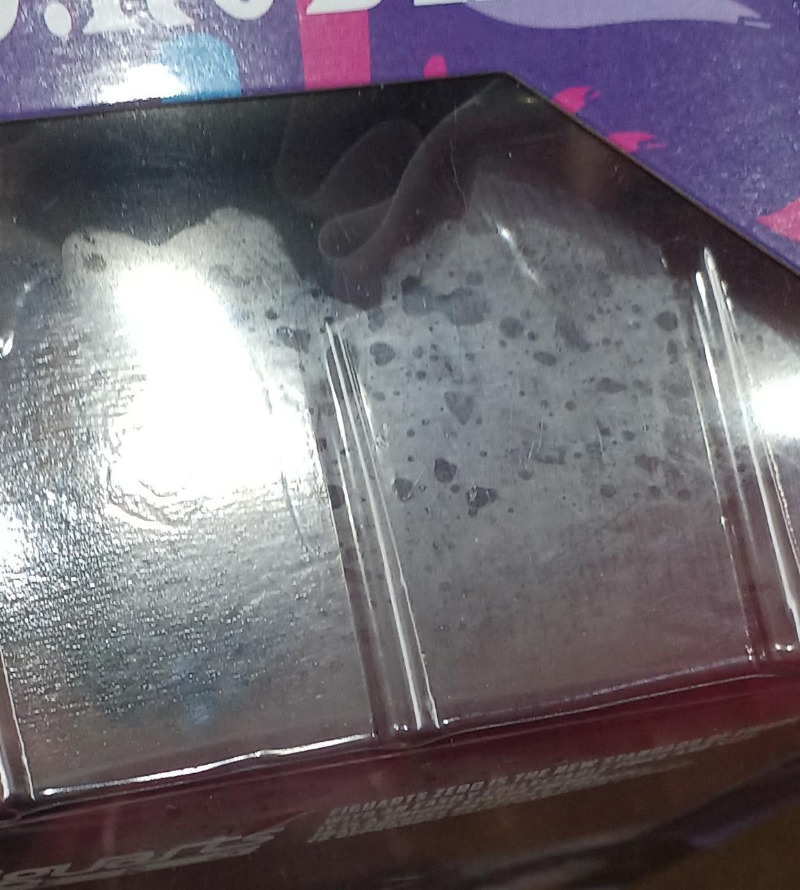 白い跡がついています。