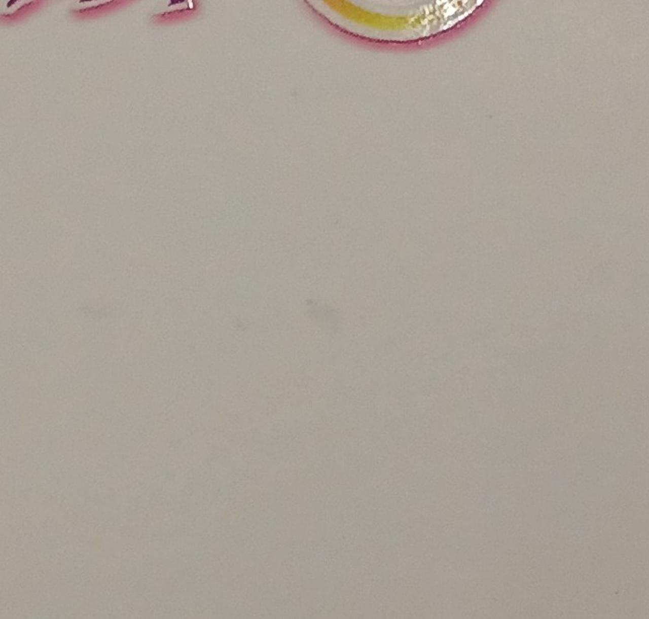 小さな汚れがあります。