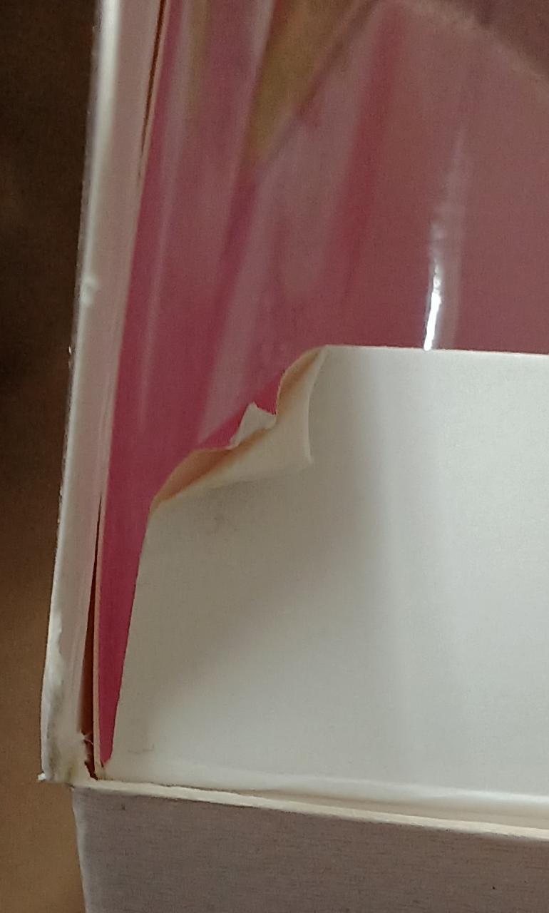 折れています。