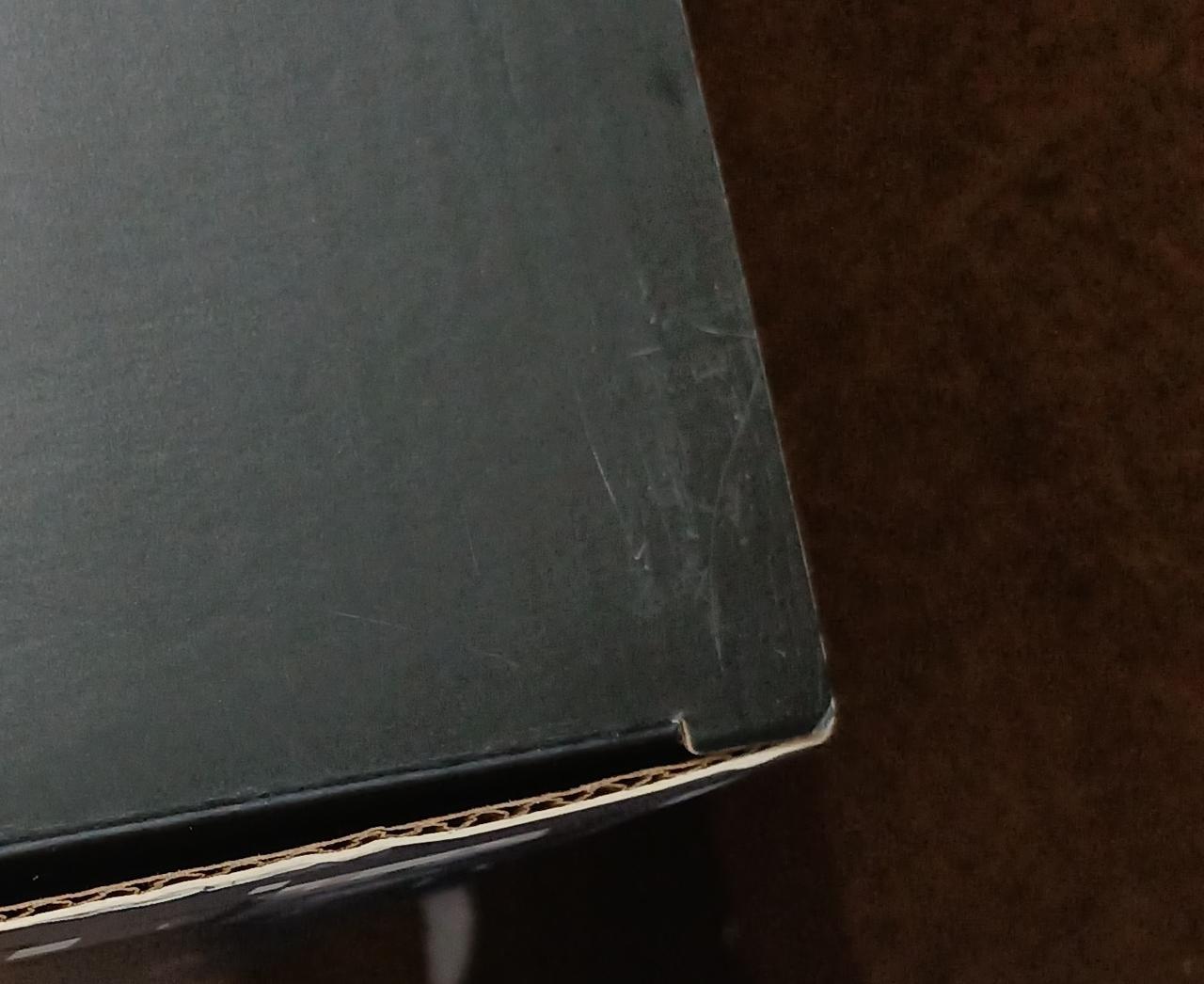 キズがあります。