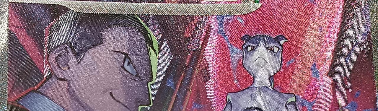 サカキのおでこあたりの位置に横線あります