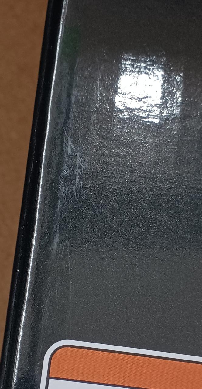 キズがあります。