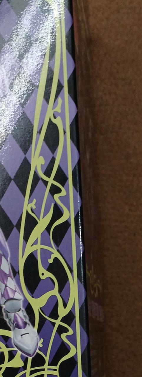 背面がへこんでいます。