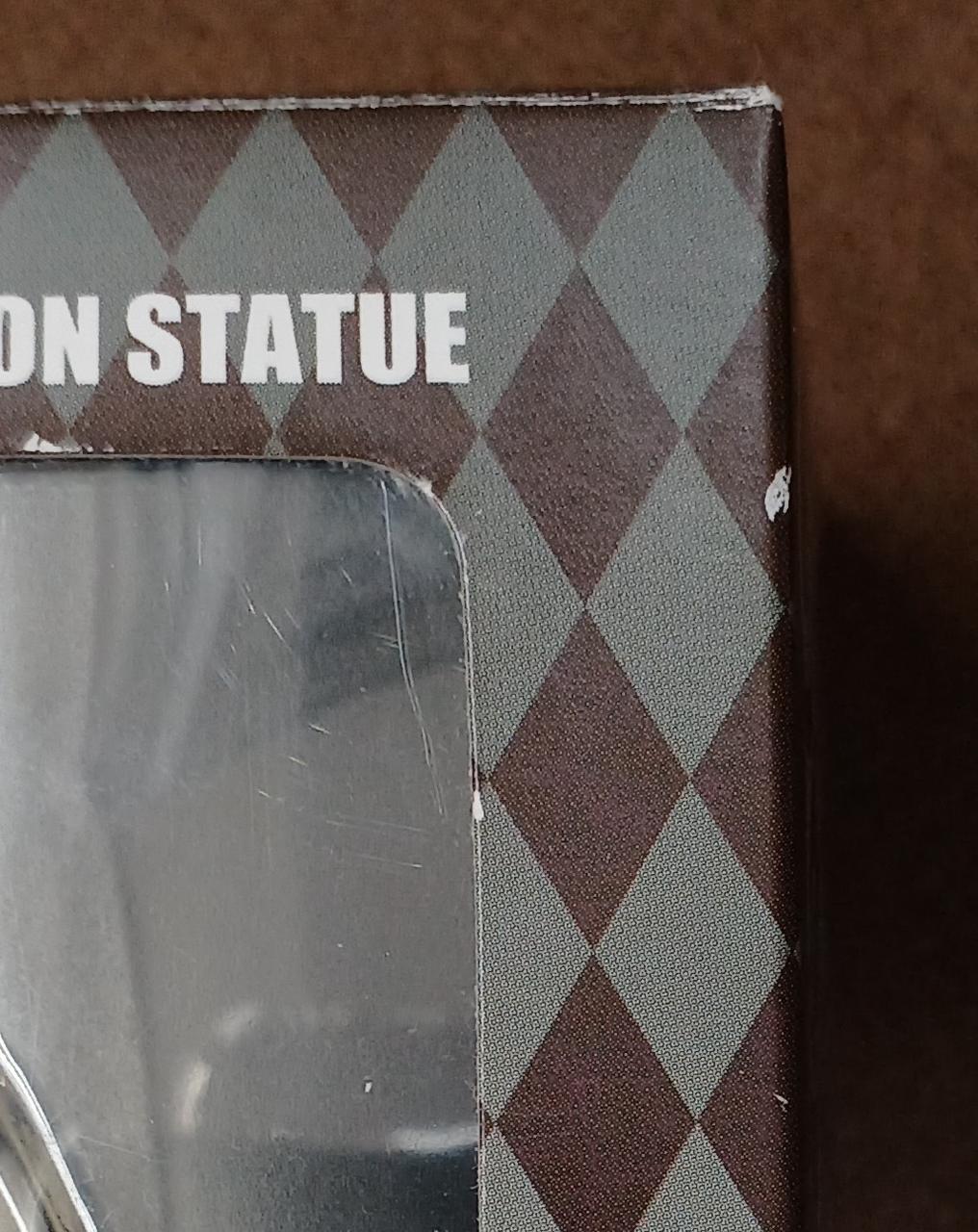 傷み、キズがあります。