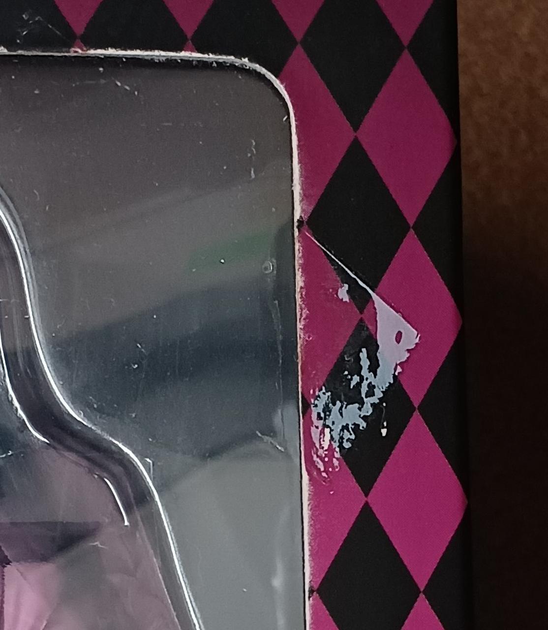 テープ跡があります。