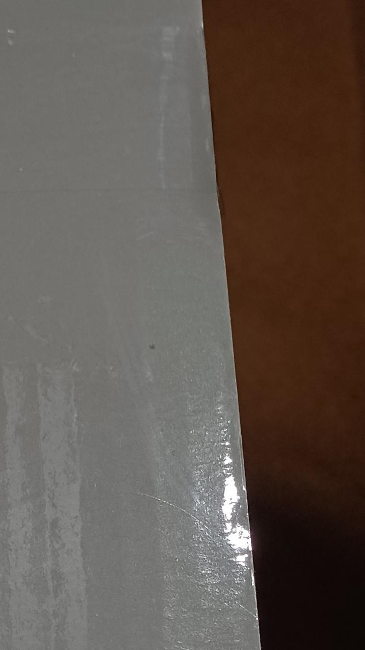 キズがあります。