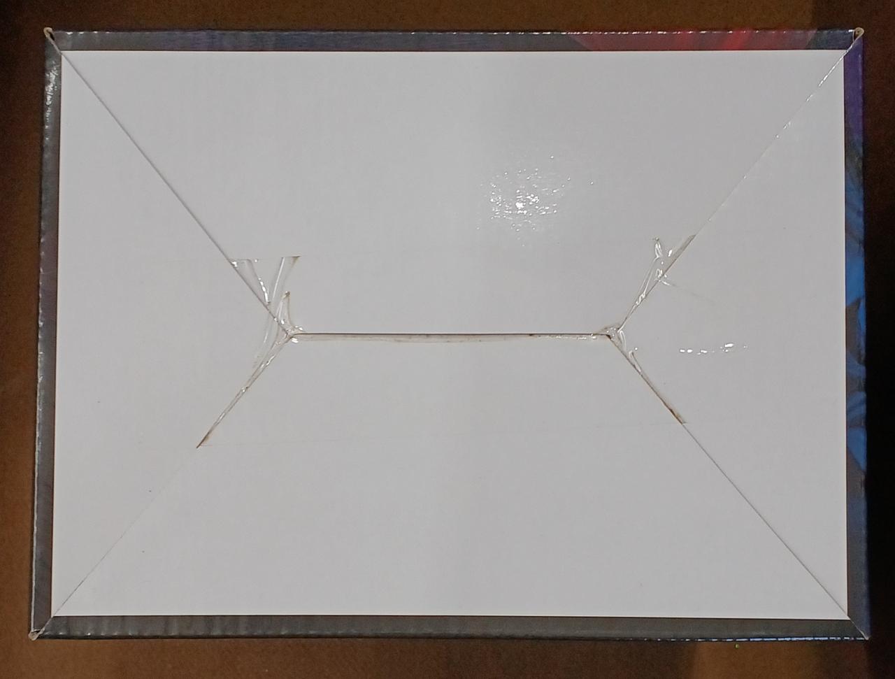 箱の隙間が汚れています。