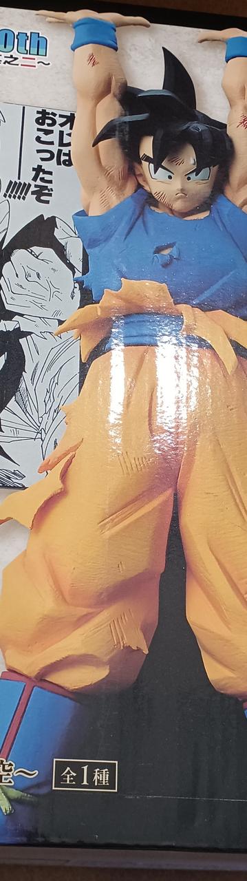 分かりづらいですが、縦にへこみがあります