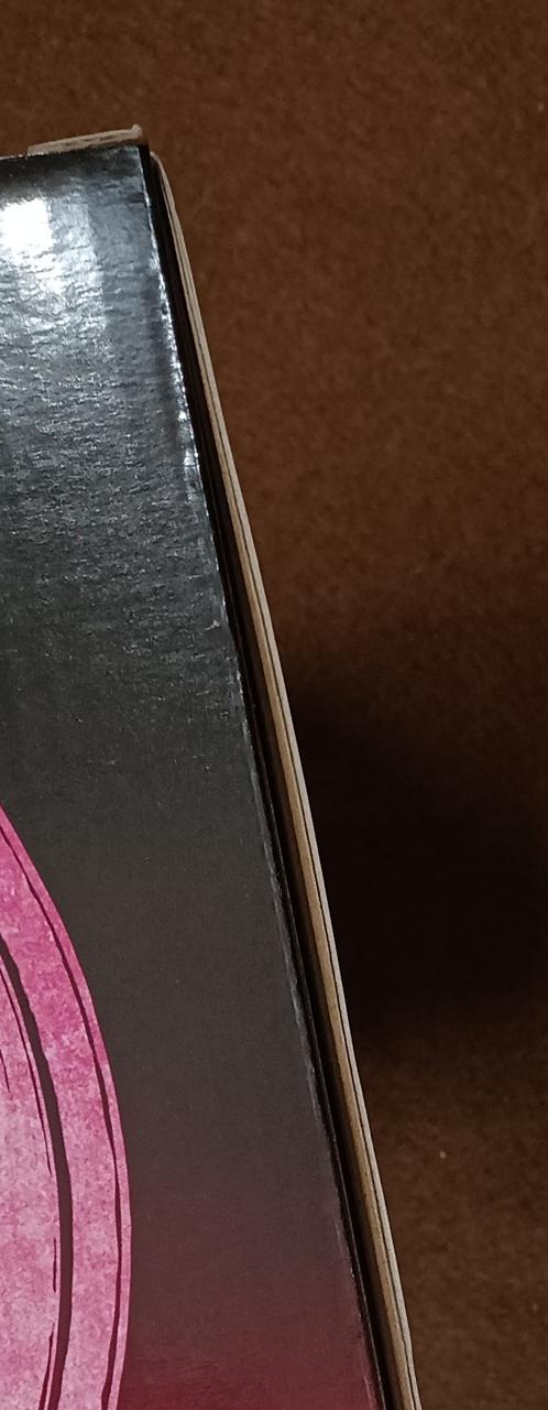 側面の糊付けが取れています。