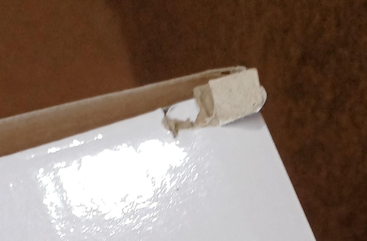 破れています。