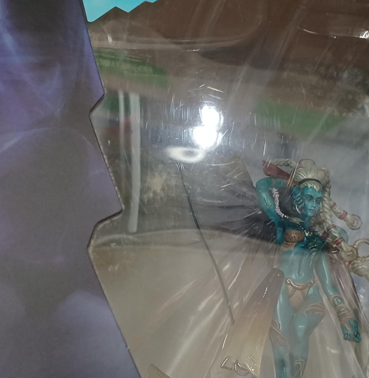 キズ、汚れがあります。