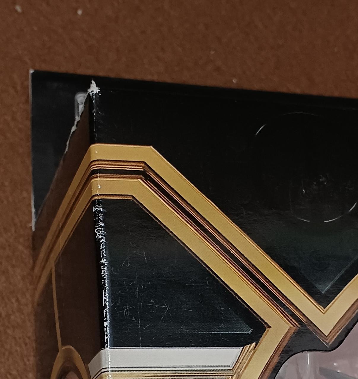 傷み、キズがあります。