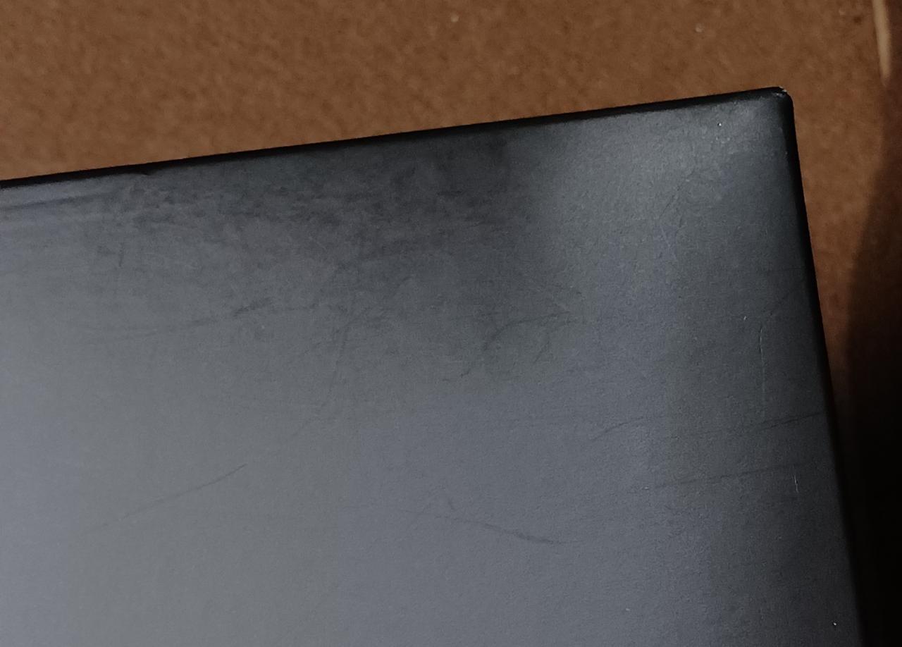 キズがあります。