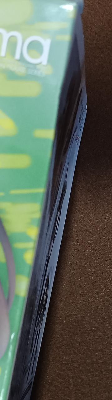 背面へこんでいます。