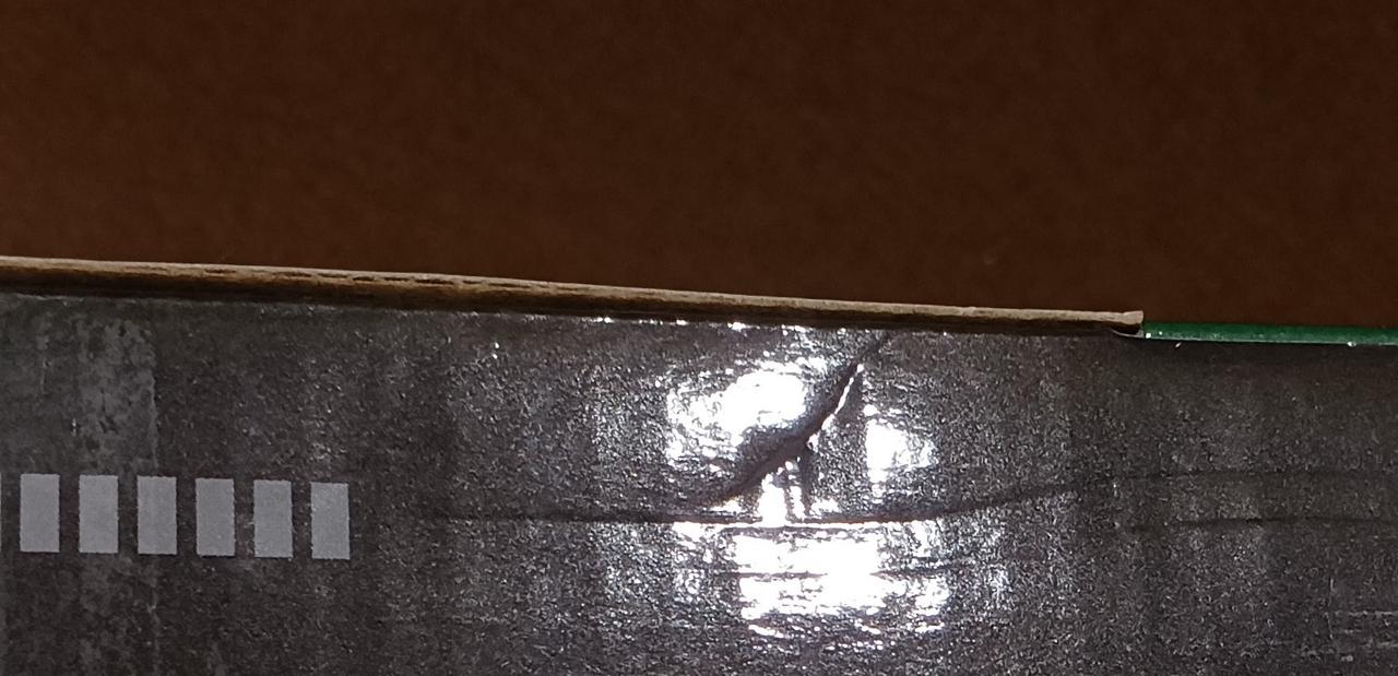 キズがあります。