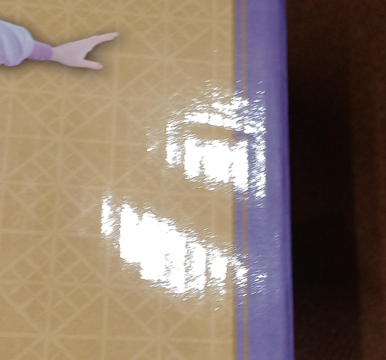 へこんでいます。