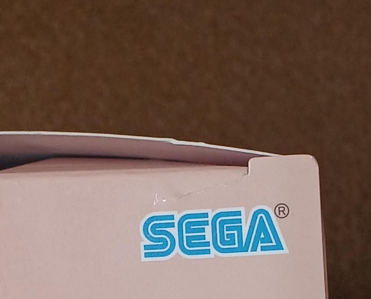 破れています。