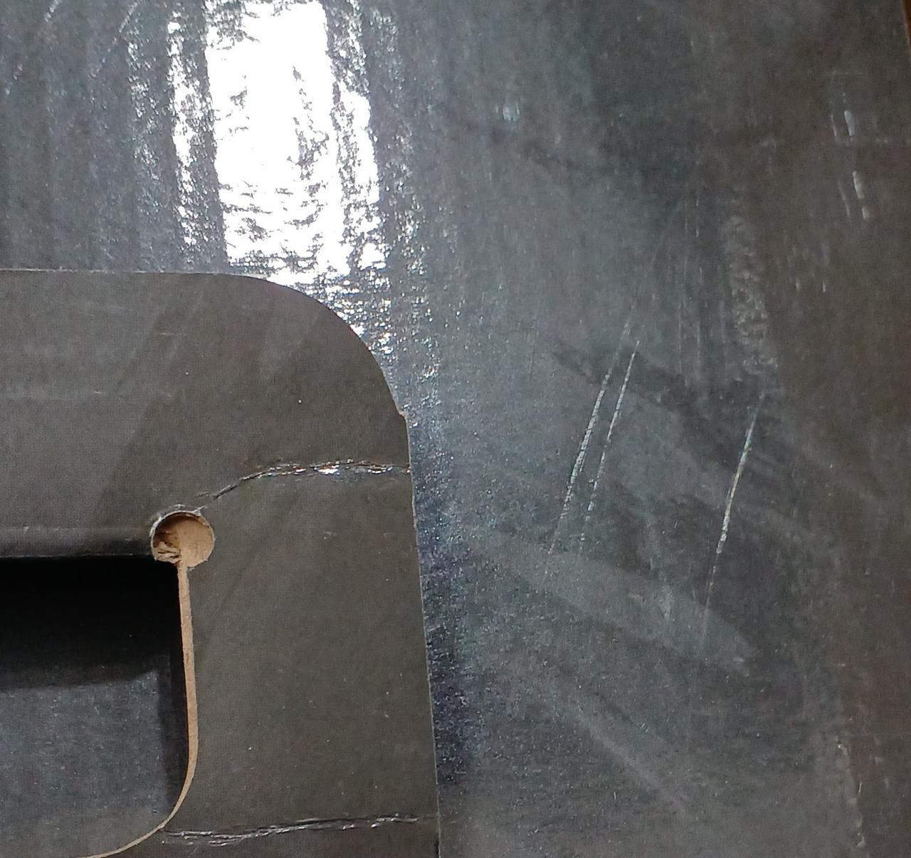 傷み、キズがあります。