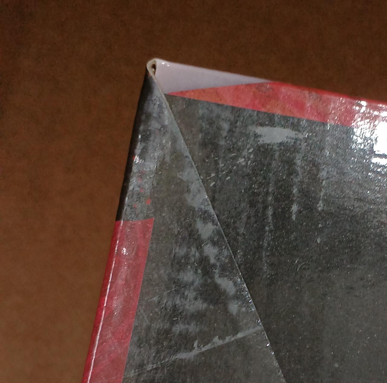 キズがあります。