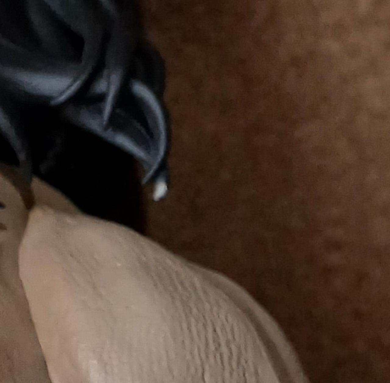 髪の毛の先端が欠けています。