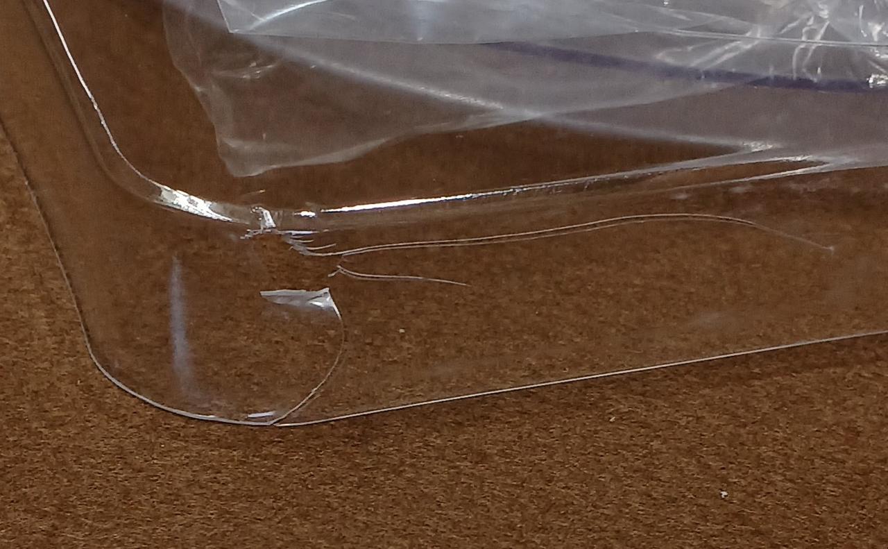 ブリスタに破損あり