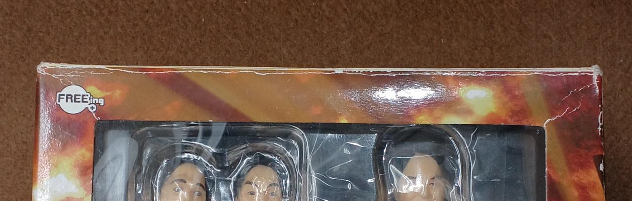 傷み、キズがあります。
