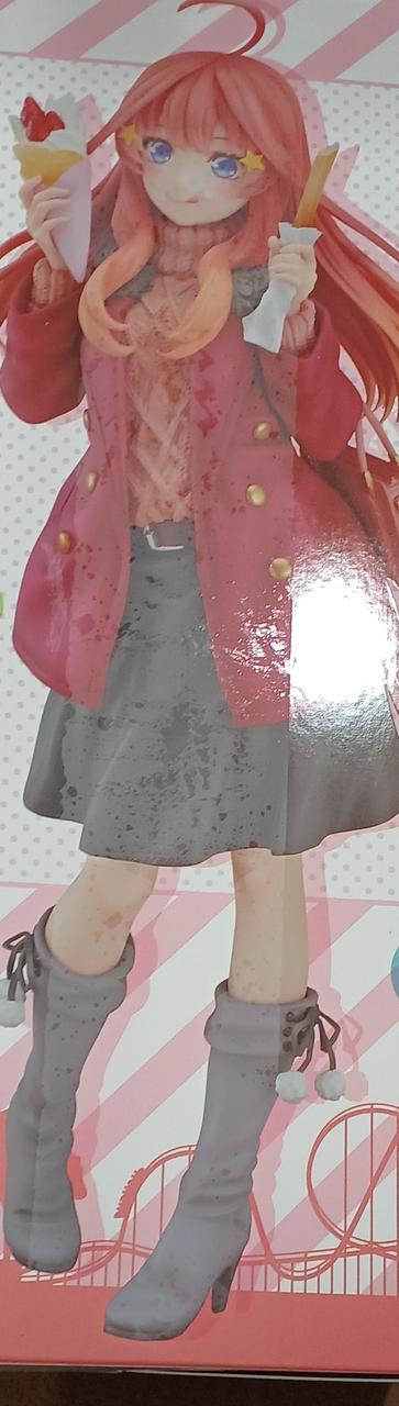 ホイル加工に剥がれ跡があります。