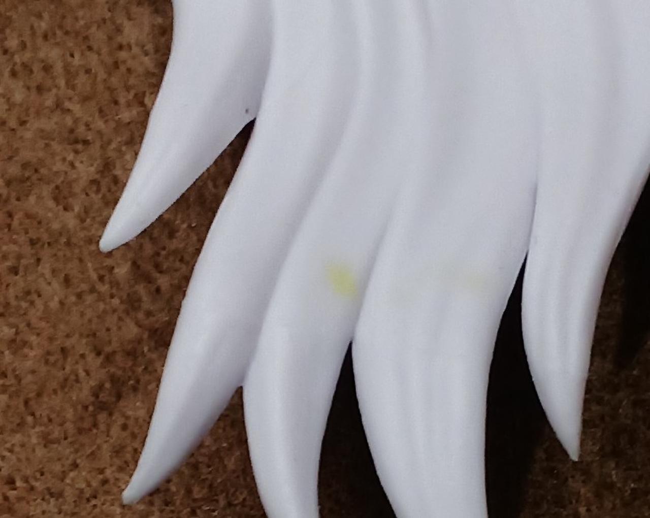 髪に色移りしています。