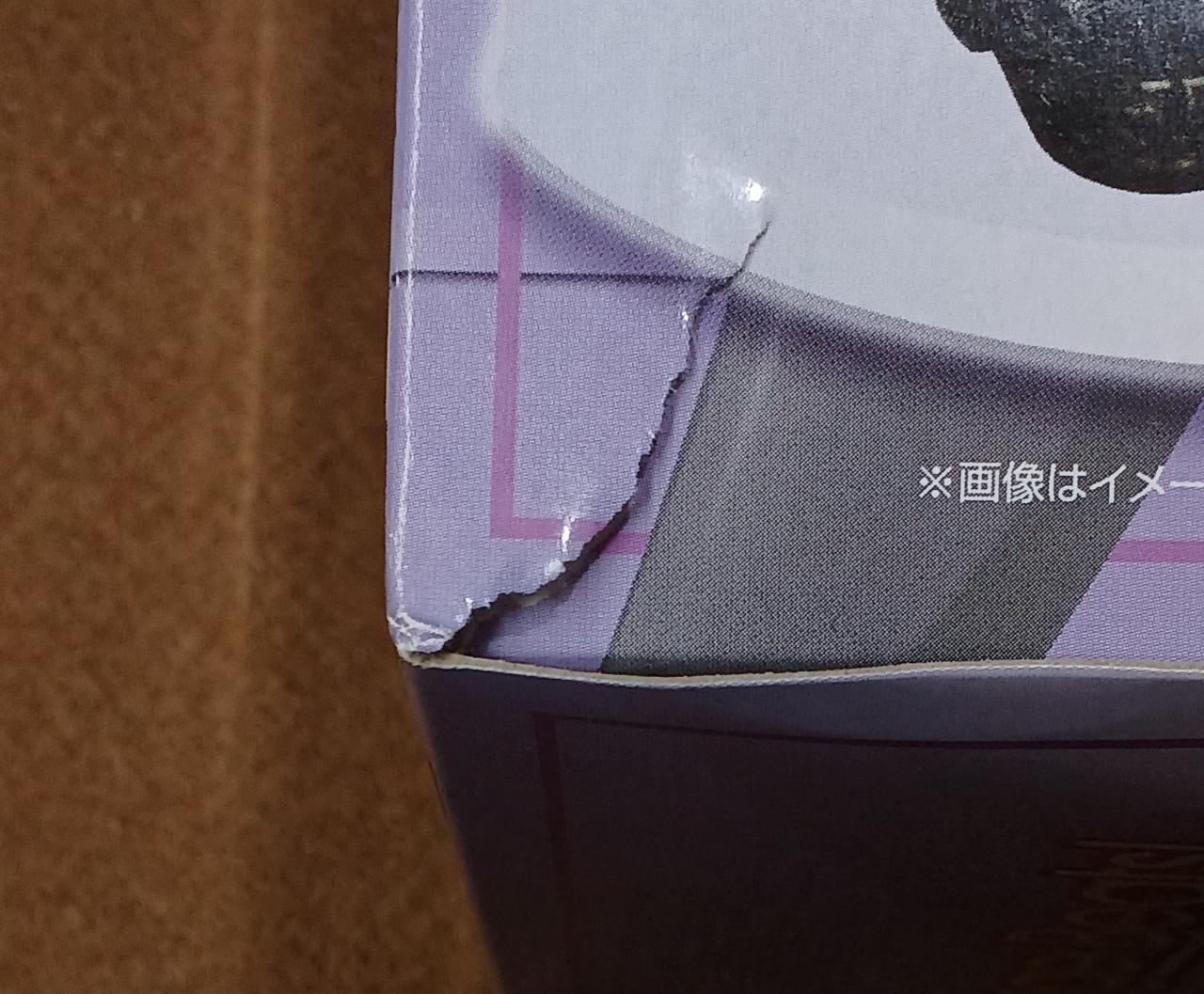 天使の箱が一部破れています。