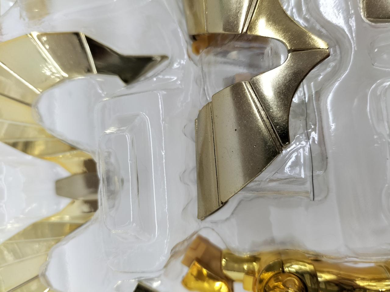 鎧に黒いシミあります。