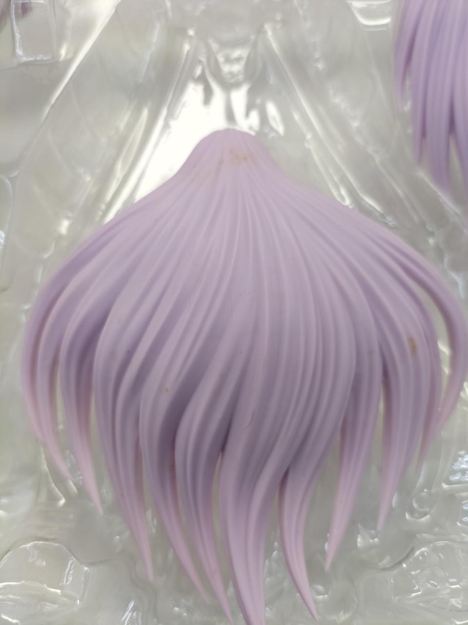 髪に汚れあります。