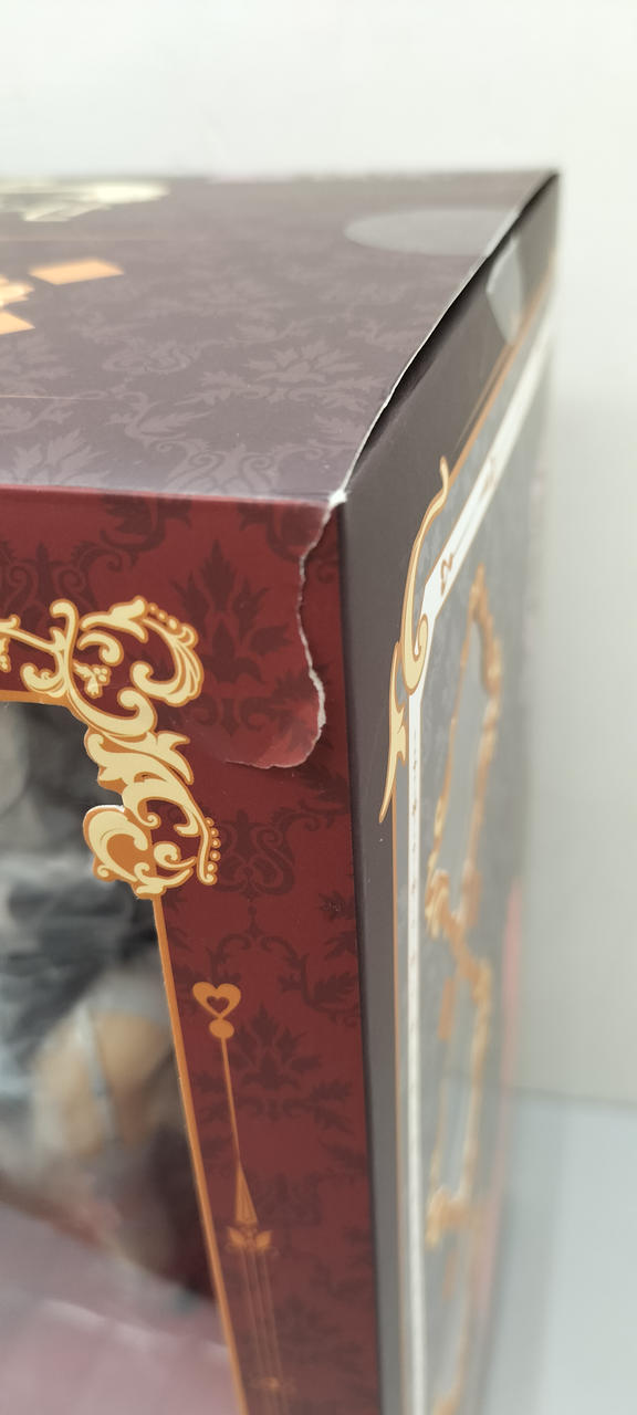 角に破れ有ります