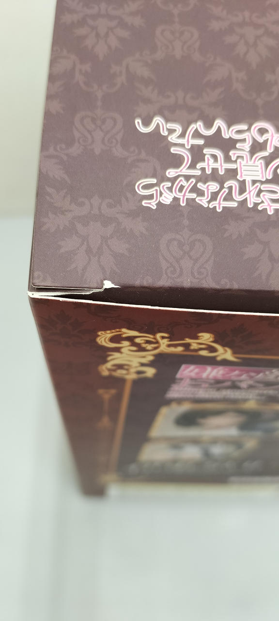 角に破れがあります