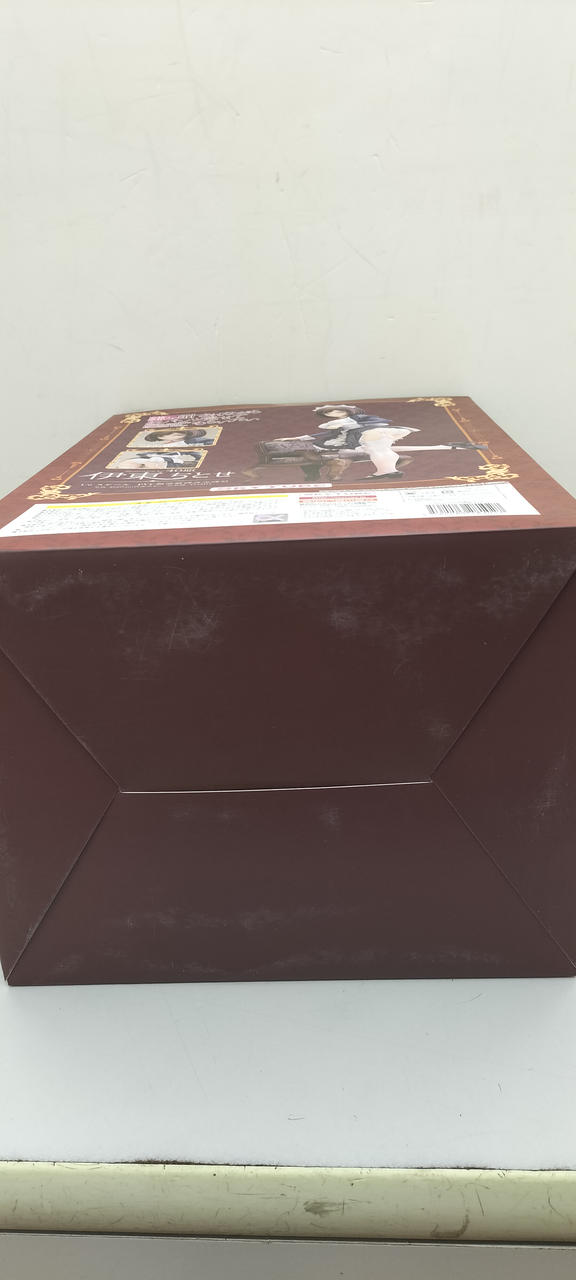 底の部分に擦れた跡があります