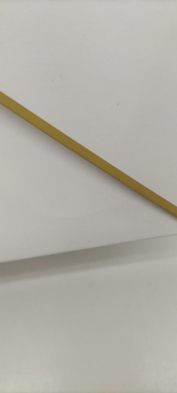 折れの跡があります