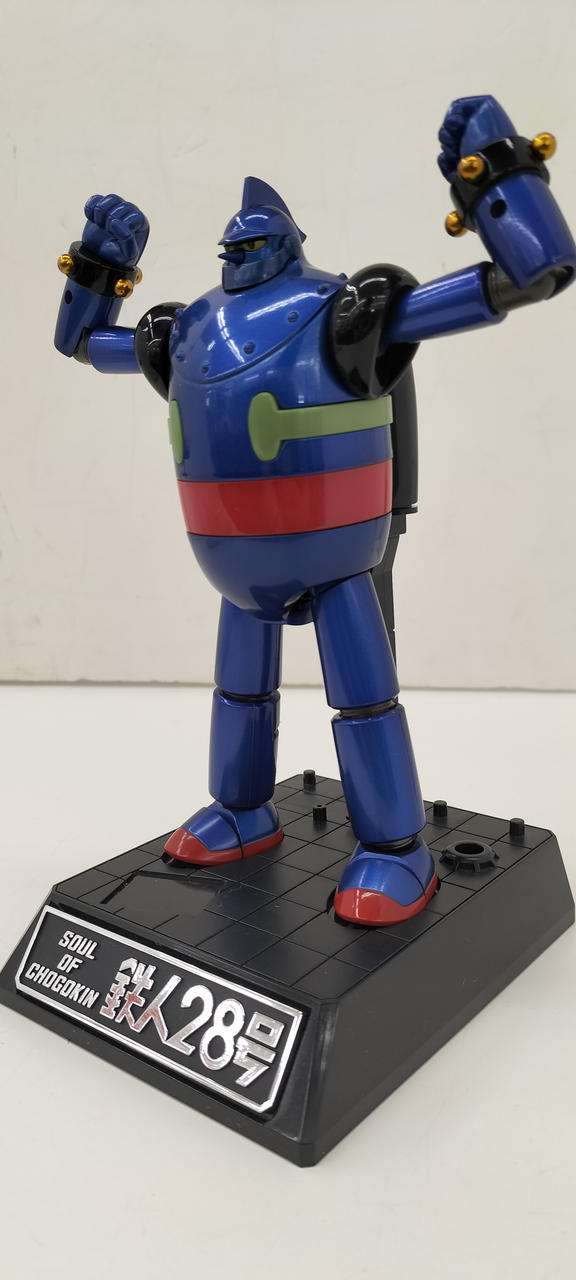 ボタン電池で目が光ります