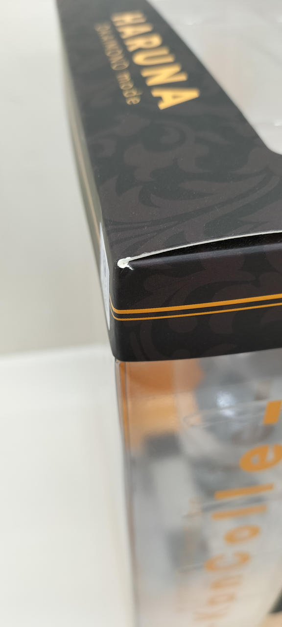 角に破れがあります