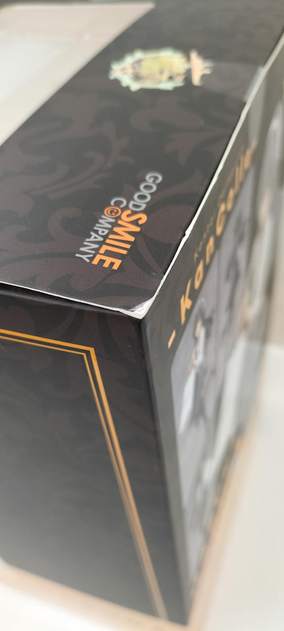 角に折れの跡があります