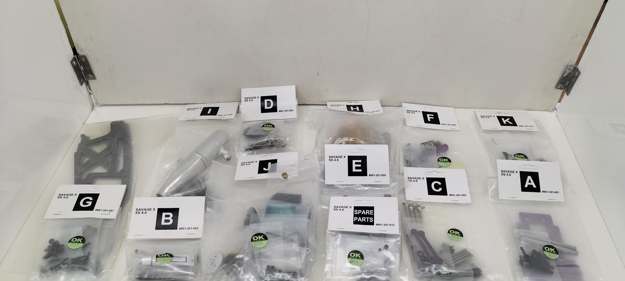 全て未開封品になります。