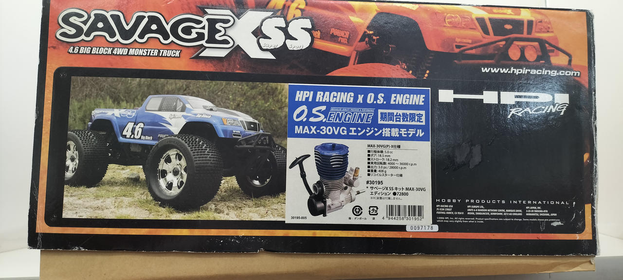 破れと擦れ傷あります。