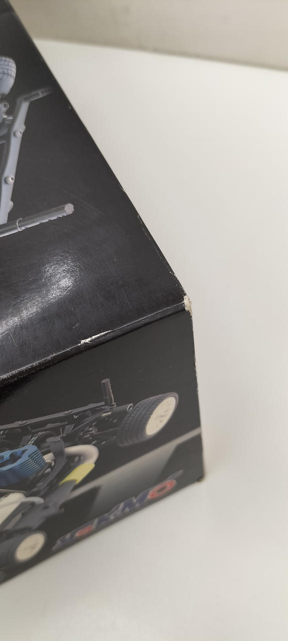 擦れた跡があります