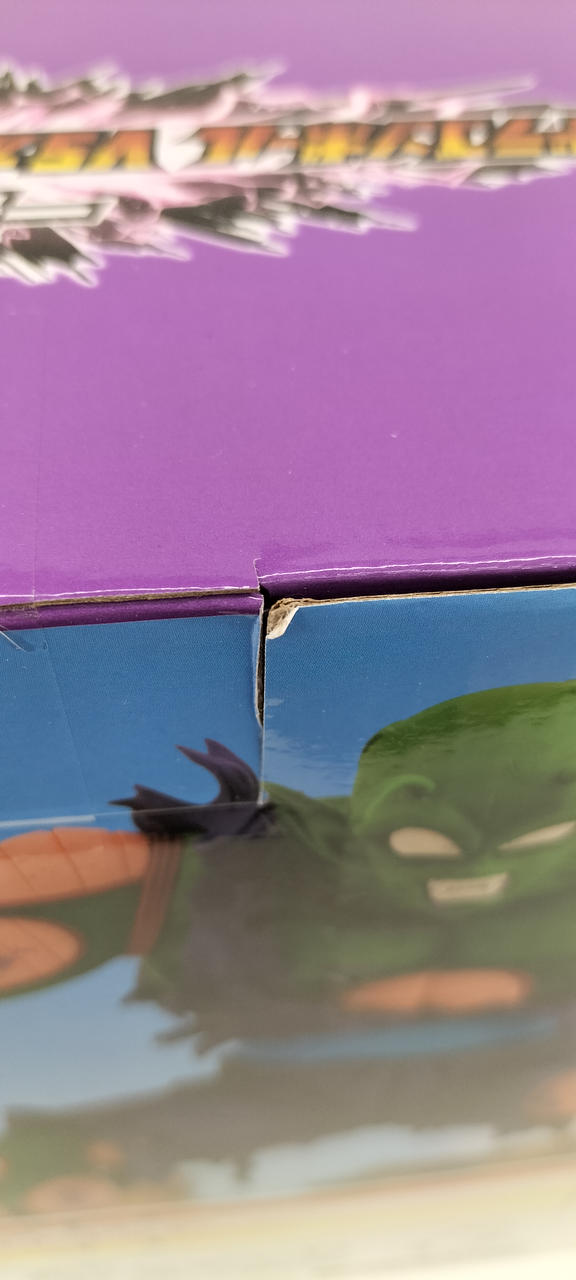 角がめくれてます