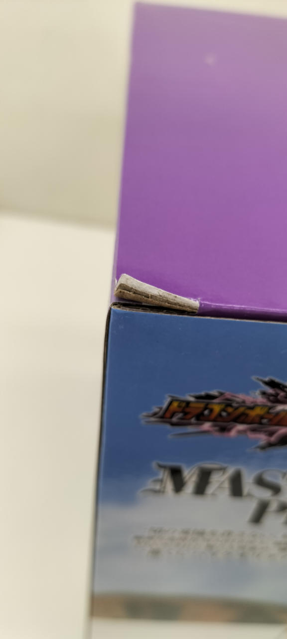 角がめくれてます